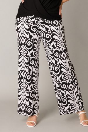 BIAŁO-CZARNY MODNY GARNITUR – WSUWANE SPODNIE PLUS SIZE