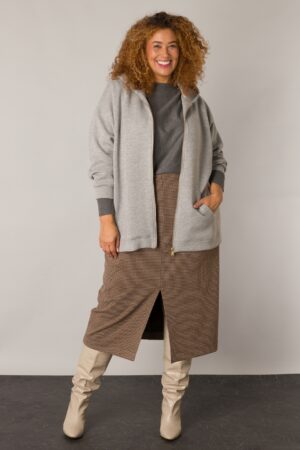 MARKOWA SPÓDNICA W DUŻYM ROZMIARZE w modnej tonacji