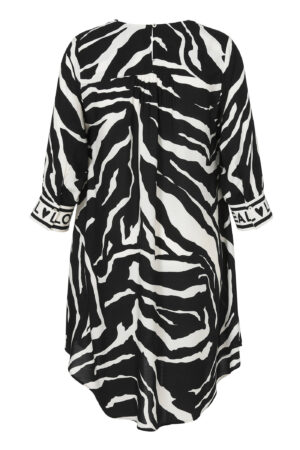 BIZNESOWA SUKIENKA PLUS SIZE ponadczasowa elegancja