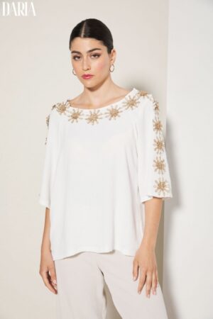 BIAŁA BLUZKA PROSTA ZE ZŁOTYMI ZDOBIENIAMI rękaw 3/4