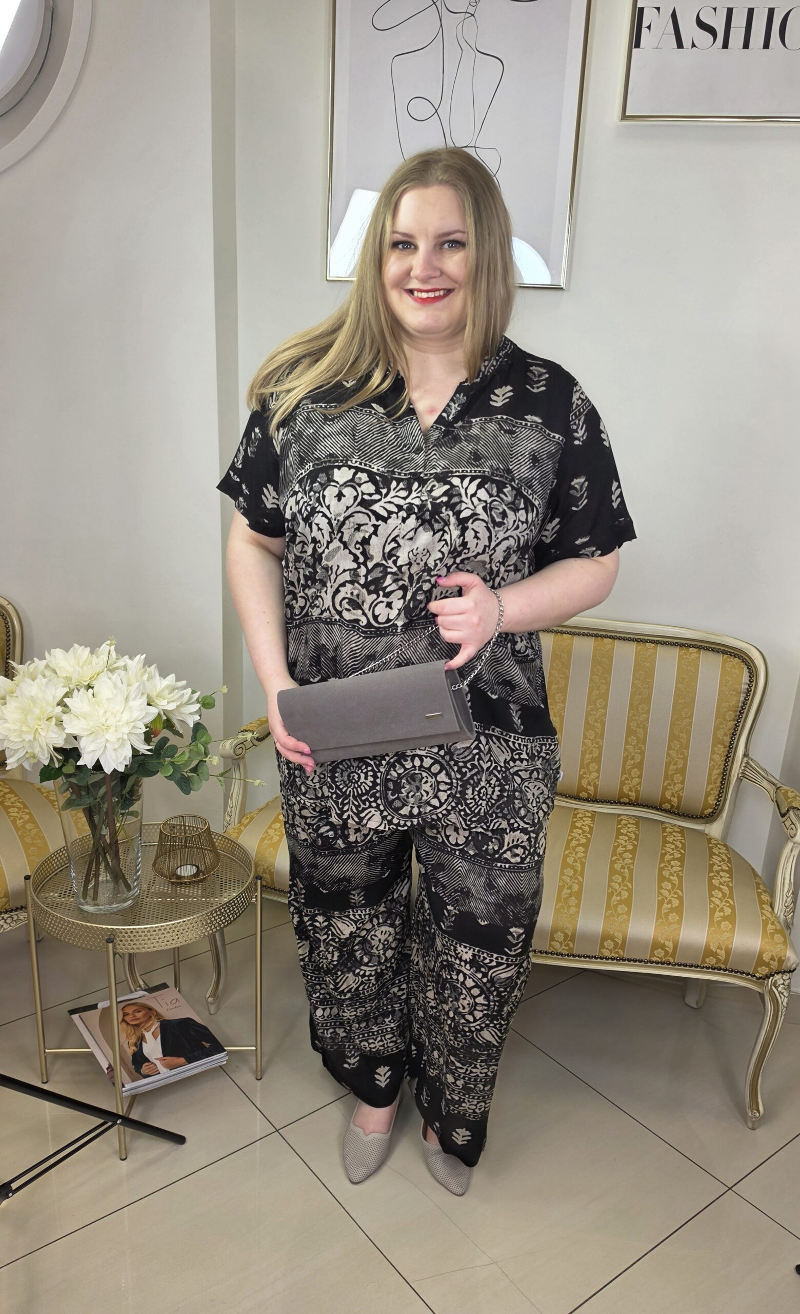 DWUCZĘŚCIOWY KOMPLET PLUS SIZE BLUZECZKA I SPODNIE WE WZORY - obrazek 5