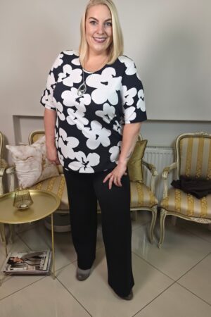 BIAŁO-CZARNA BLUZECZKA W KOMFORTOWYM I JEDNOCZEŚNIE ELEGANCKIM STYLU