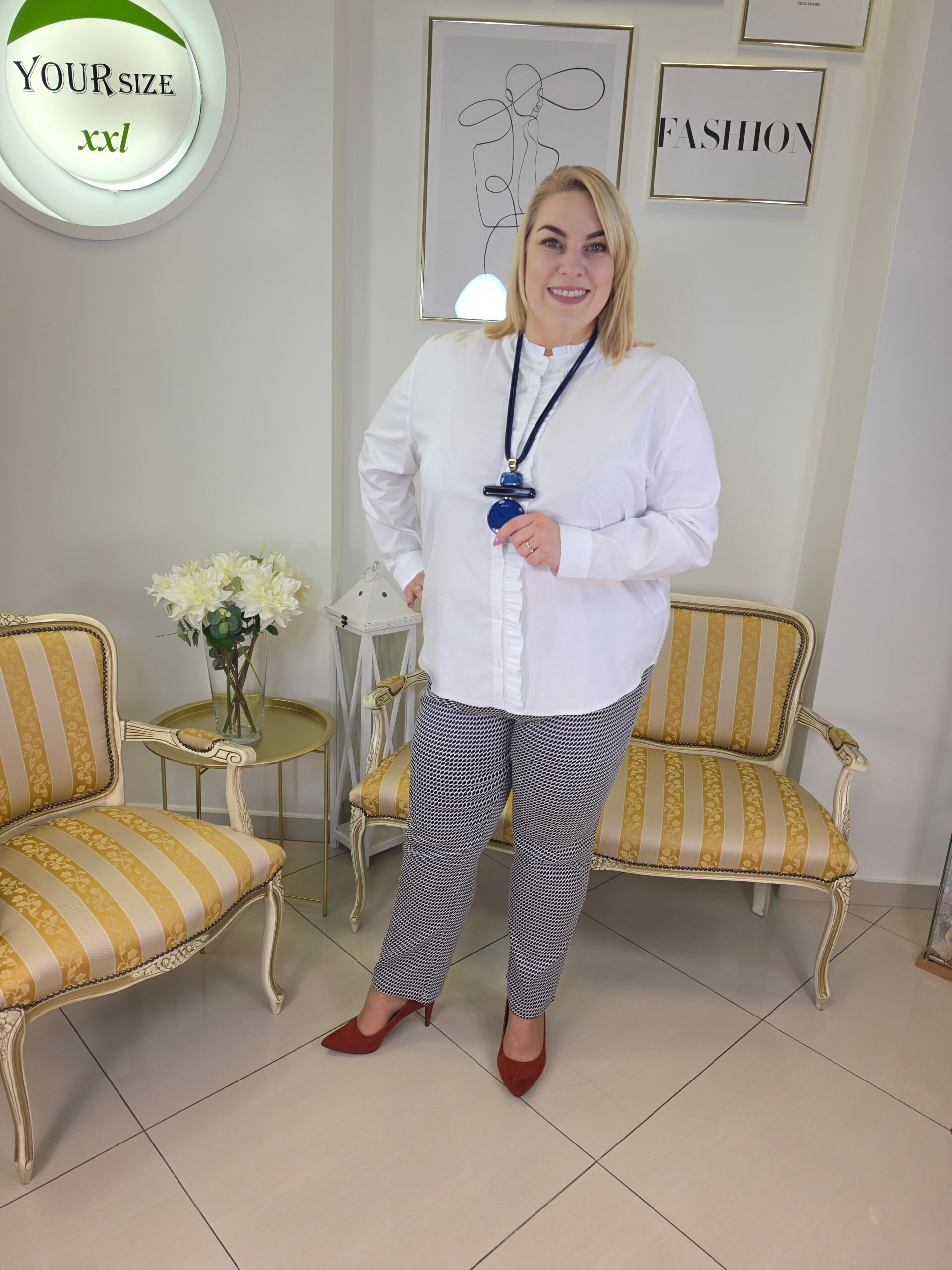 Damskie elastyczne spodnie plus size z geometrycznym wzorem na całości - marki HAJO - obrazek 3