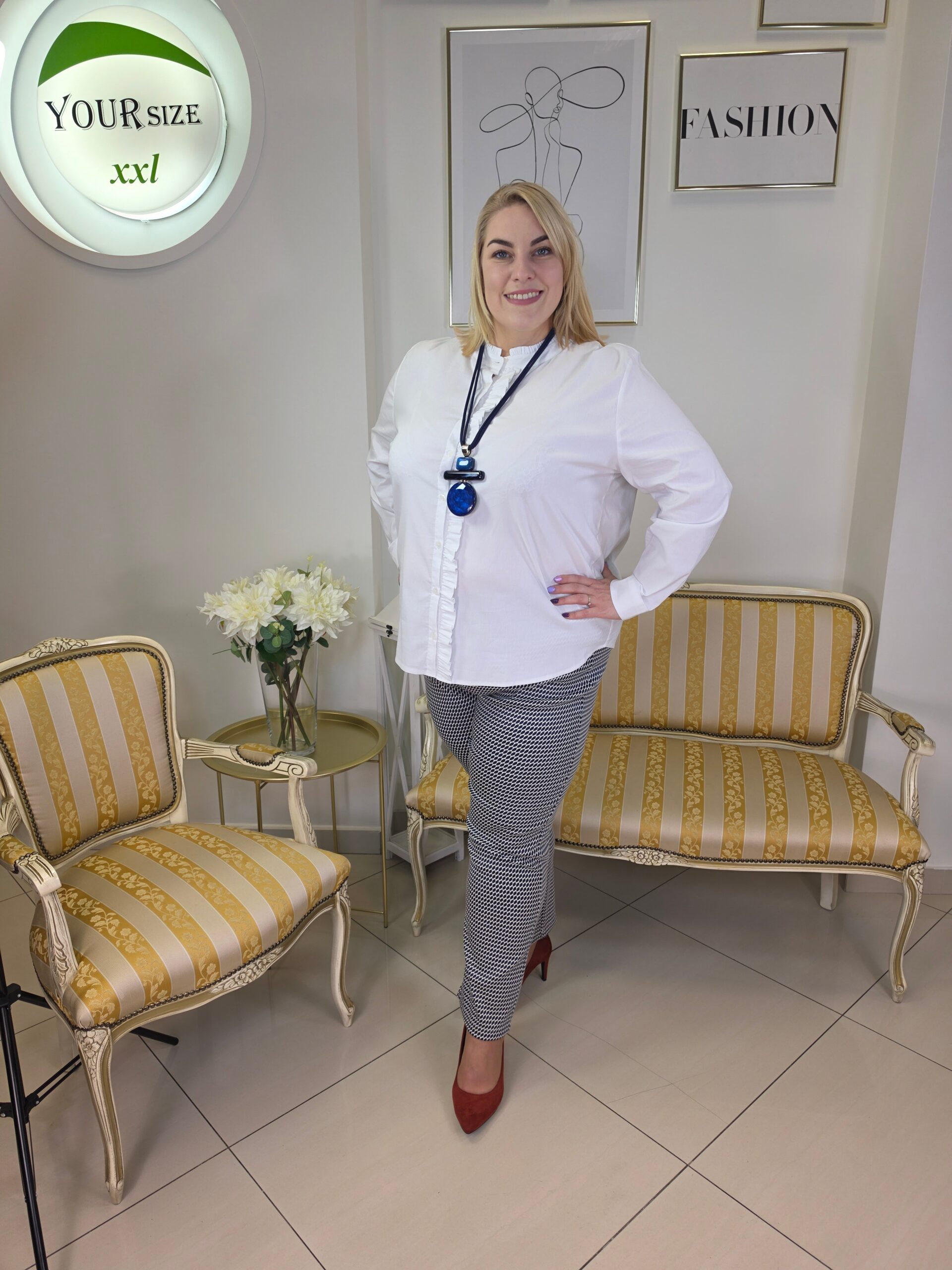 Damskie elastyczne spodnie plus size z geometrycznym wzorem na całości - marki HAJO - obrazek 2